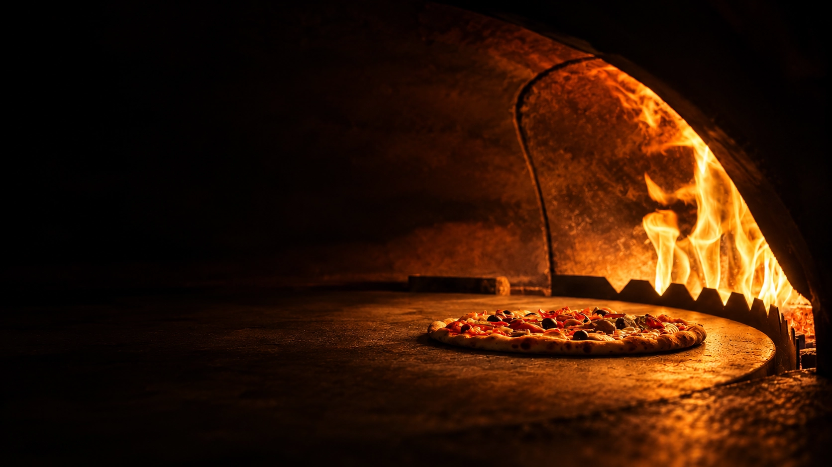 Pizza dal forno a legna della Pizzeria Avalon